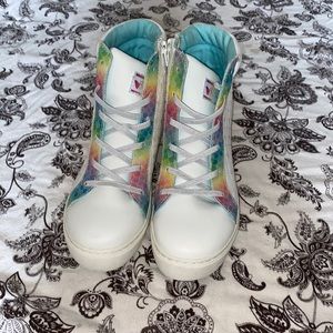 Brand My Butterfly size 6 color white with ran bow and blue in the inside